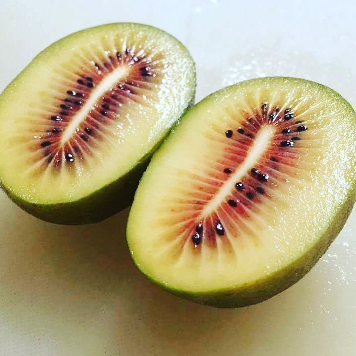 Here in Japan it's local kiwi season! Omg so goooood, way better than New Zealand ones.