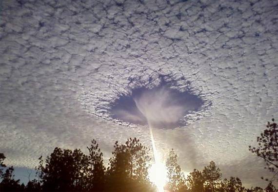 Punch-hole-clouds-other-rarely-seen-cloud-formations01